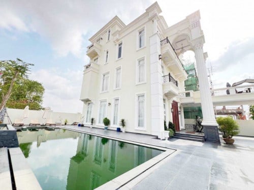 វីឡាអាងហែលទឹកសម្រាប់លក់​ នៅជិតអ៉ីអន2 ខណ្ឌសែនសុខ