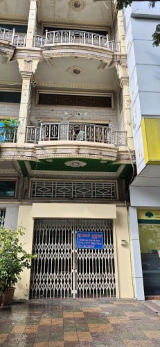 ផ្ទះអាជីវកម្មសម្រាប់លក់លើផ្លូវម៉ៅសេទុង/ House for Sale on Mao Tse Tung Blvd.