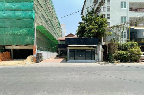 ដីនឹងផ្ទះសម្រាប់លក់ | Land and house for sale in Sangkat Phsar Doeum Thkov