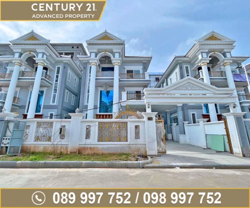 វីឡាទោល (Sapphire Villa​) ក្នុងបុរី វិមានភ្នំពេញ​ ផ្លូវឯកឧត្តម ជាសុផារ៉ា ត្រូវការលក់បន្ទាន់ខ្លាំង