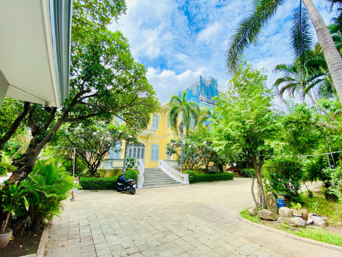 Corner Commercial Colonial Villa For Rent Near Independent Monument With 2183m2
