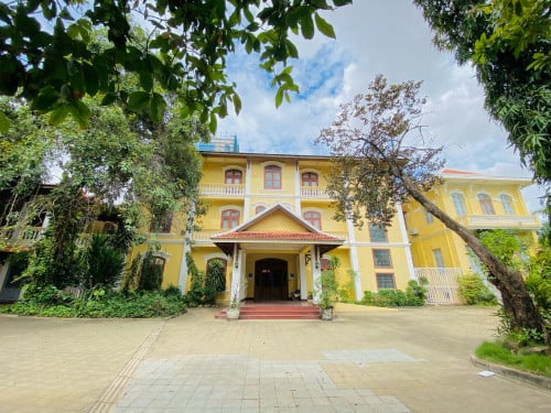 Corner Commercial Colonial Villa For Rent Near Independent Monument With 2183m2