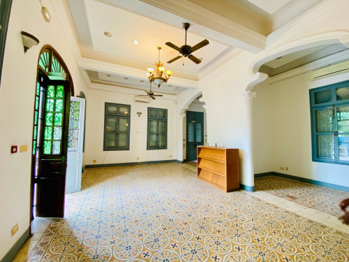 Corner Commercial Colonial Villa For Rent Near Independent Monument With 2183m2