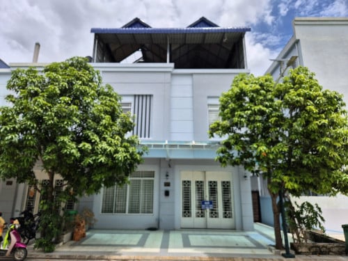 វីឡាទួលសង្កែរ អរិយក្សត្រ​ ផ្ទះ 2ល្វែងម៉ូតជាប់គ្នា