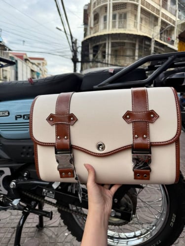 Leather side bag កាបូបចំហៀងបែបស្បែកសាច់ក្រាស់ល្អ រូបរាងស្អាត ខ្នាតធំ មួយចំហៀង