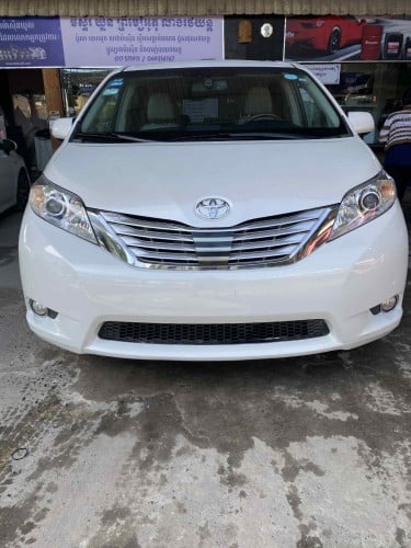Toyota Sienna 2011 Full option ពេញប៉ុងមួយម្ចាស់ដេីម
