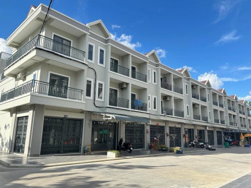 ផ្ទះលក់ក្បែរផ្សារទួលពង្រតូចនៅសល់២ផ្ទះ