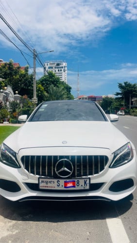 ឡានស្អាត មិនមានបុកប៉ះ