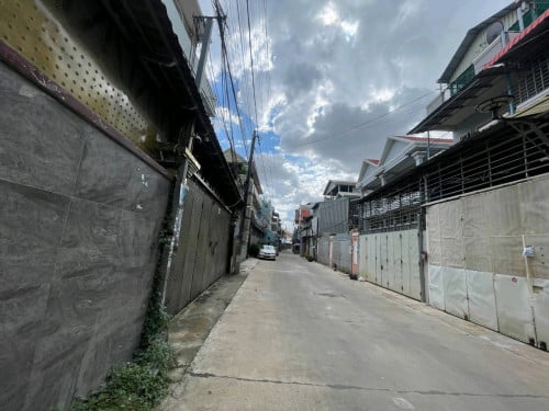 ផ្ទះលក់ នៅខាងច្បារអំពៅ