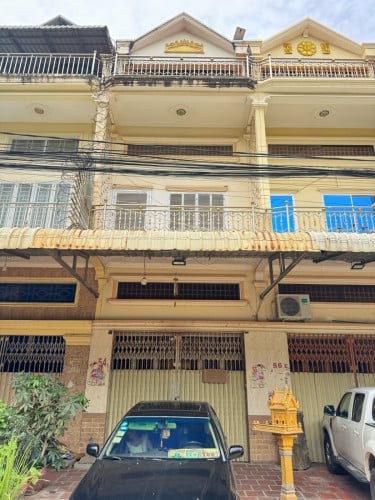 ផ្ទះលក់នៅទីប្រជុំជនមានសាលារៀនមន្ទីរពេទ្យនិងជិតផ្សារទំនើប