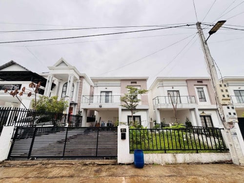 ផ្ទះនៅផ្ទាល់