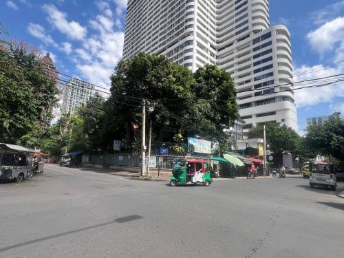 ផ្ទះវីឡាសម្រាប់លក់នៅបឹងកេងកងទី1​/ Villa For Sale at BKK1.