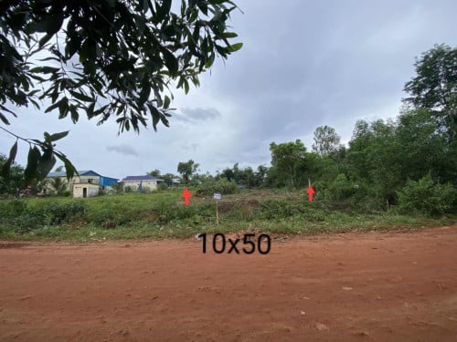 ដីលក់នៅច្រកចូលរមនីដ្ថានទឹកជ្រោះក្បែរចំការធុរេនចុះពីផ្លូវកៅស៊ូធំ70m