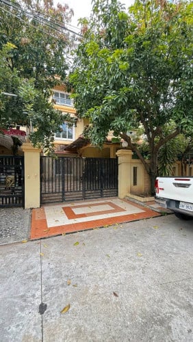 វីឡាភ្លោះ មុខសួន លក់