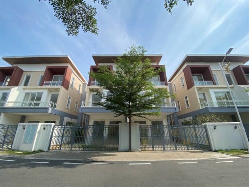 វីឡាភ្លោះលក់បន្ទាម់នៅបុរីអ័រគីដេ6A