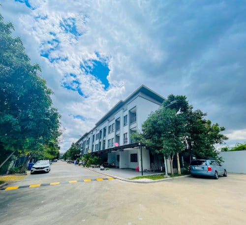 វីឡាកូនកាត់កែងLB សម្រាប់លក់