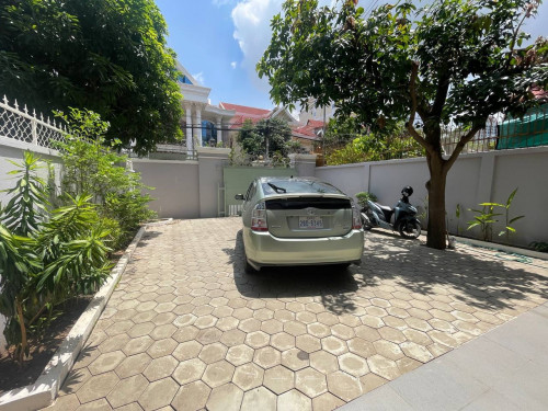 វីឡាសម្រាប់ជួល | VILLA FOR RENT (ទីតាំង​ផ្សារដេីមថ្កូវ)