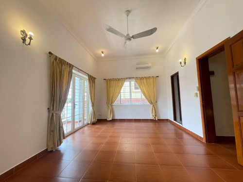 វីឡាសម្រាប់ជួល | VILLA FOR RENT (ទីតាំង​ផ្សារដេីមថ្កូវ)