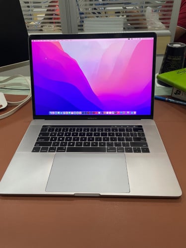 MacBook pro 2019 15 inch 90%