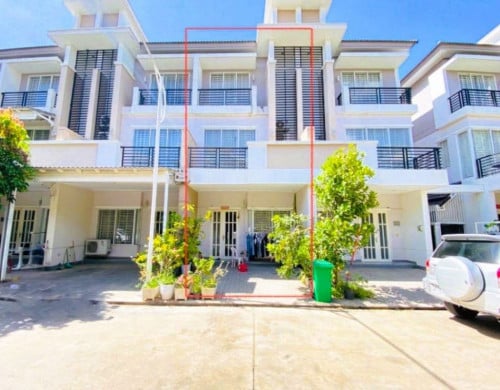 វីឡាកូនកាត់លក់បន្ទាន់ នៅបូរីប៉េងហួស ផ្លូវម៉ងរិទ្ធី