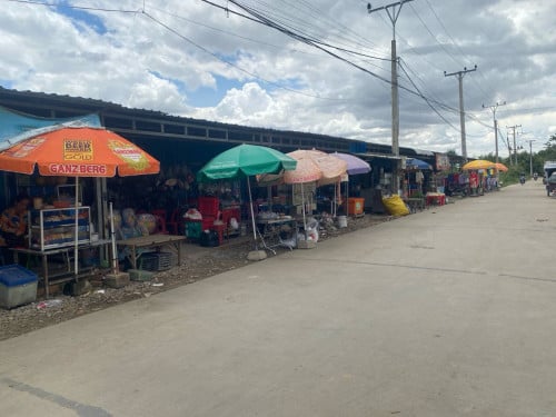 ដីលក់ទល់មុខរោងចក្រ