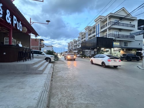 ផ្ទះអាជីវកម្មលក់