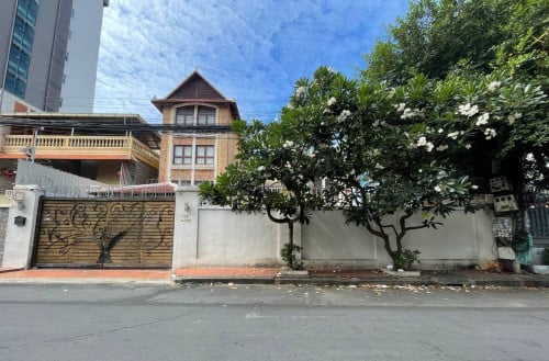 វីឡាមានអាងទឹកសម្រាប់ជួល នៅបឹងកេងកង១