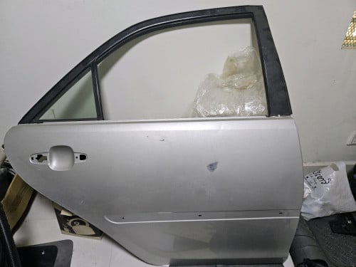 សល់ទ្វារក្រោយស្តាំបាឡែន1បងៗ 20$