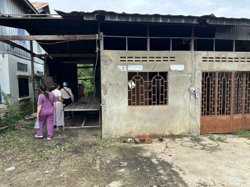 ដីជាប់ផ្លូវកៅស៊ូ10x50m