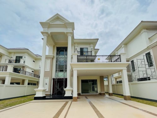 វីឡាព្រីនម៊ូតថ្មី ដីវែង សម្រាប់លក់ នៅក្នុងបុរីប៉េងហួតបឹងស្នោរ (Eco Poli)