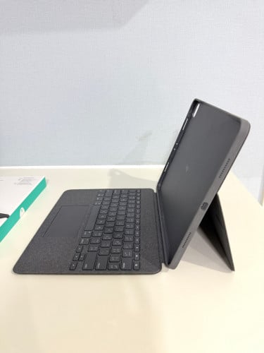 លក់ Logitech Combo Touch 12.9 5th 6th Gen.