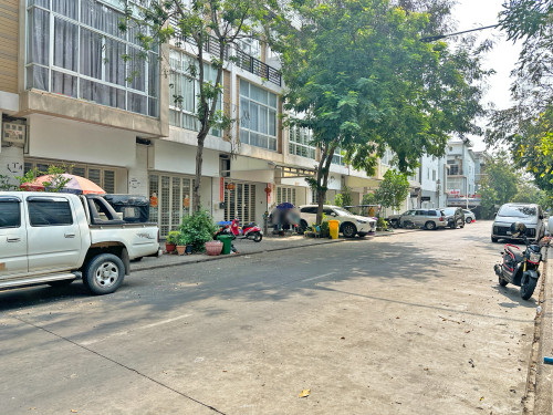 🏘 ផ្ទះអាជីវកម្ម (SH-B) ក្នុងបុរី ប៉េងហួតបឹងស្នោ ត្រូវការលក់បន្ទាន់ខ្លាំង