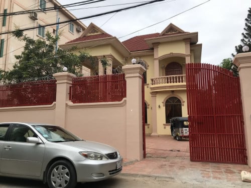 »ផ្ទះវីឡាសម្រាប់ជួលនៅផ្សារដើមថ្កូវ/ Villa for rent at Phsar Daeum Thkov.