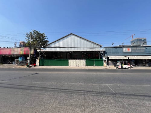»ឃ្លាំងសម្រាប់ជួលនៅភ្នំពេញថ្មី/ Warehouse for Rent at Phnom Penh Thmey.