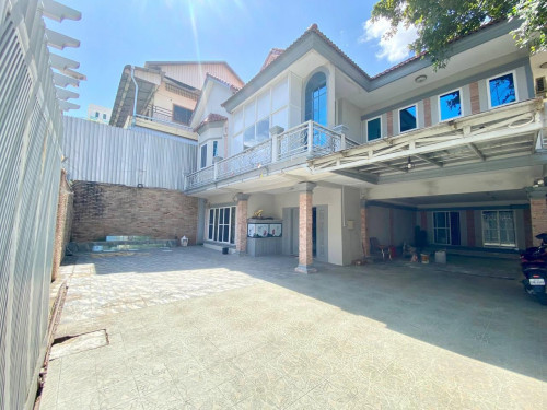 06 Bedrooms Villa For Rent Near Boeung Keng Kang 1