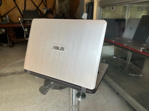 Asus core i5-8250u/ram8/SSD256/14inch