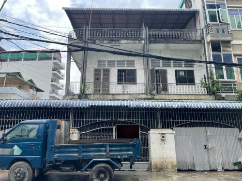 Commercial House For Rent