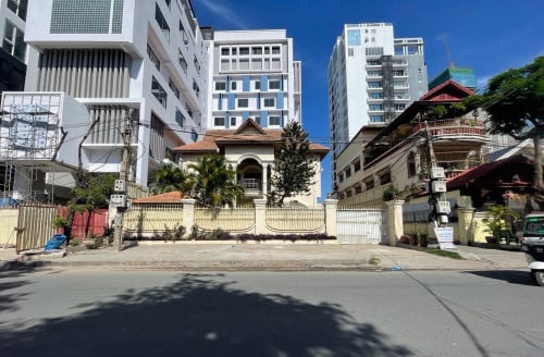 វីឡាសម្រាប់ជួល នៅទន្លេបាសាក់