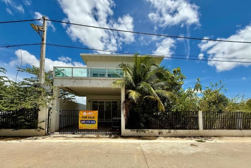 ផ្ទះវីឡាមានអាងទឹក លក់បន្ទាន់