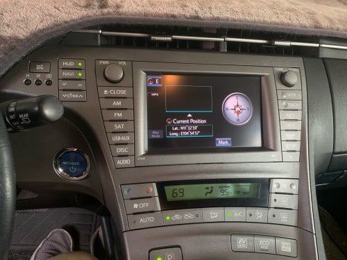 អេក្រង់និងកាមេរ៉ា​ហ្ស៊ីន​ Prius Deluxe Sola/Option 05 & PlugIn Advance (2012-2015)