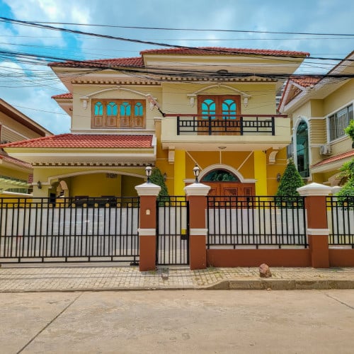 ផ្ទះវីឡាមានអាងហែលទឹកសម្រាប់ជួល | Villa with swimming pool for rent