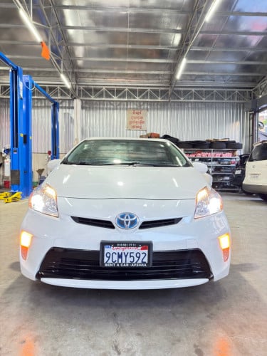 Prius 014.option 3.ឡាន​ស្អាត​ថ្មី​ប្រេីនៅកាលីហ្វញ៉ាUSA