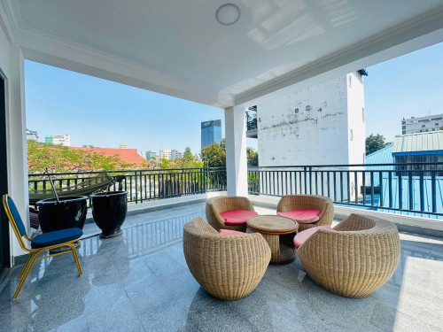 Renovated Villa Or Restaurant Hotel For Rent In Daun Penh Few minutes to Independent Monument