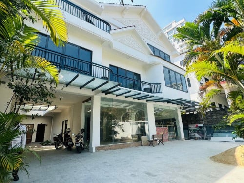 Renovated Villa Or Restaurant Hotel For Rent In Daun Penh Few minutes to Independent Monument