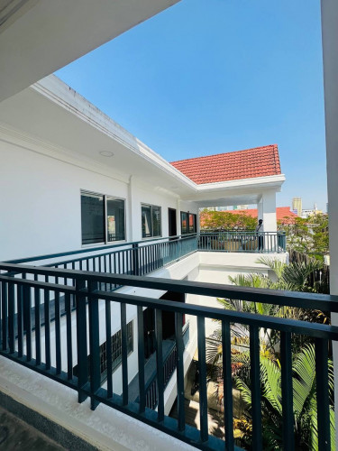 Renovated Villa Or Restaurant Hotel For Rent In Daun Penh Few minutes to Independent Monument