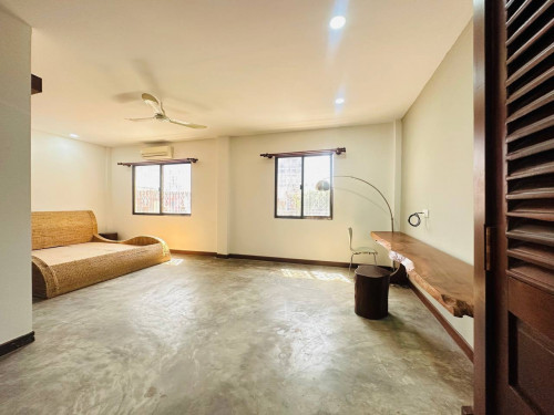Renovated Villa Or Restaurant Hotel For Rent In Daun Penh Few minutes to Independent Monument