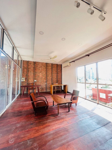Renovated Villa Or Restaurant Hotel For Rent In Daun Penh Few minutes to Independent Monument