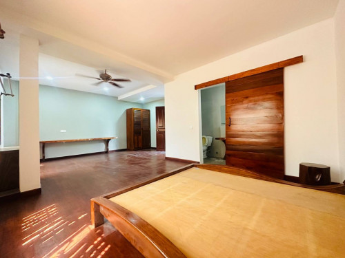 Renovated Villa Or Restaurant Hotel For Rent In Daun Penh Few minutes to Independent Monument