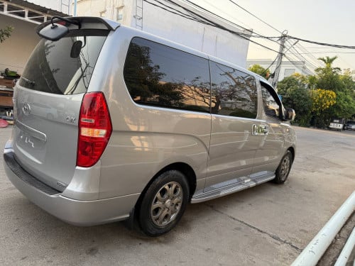 Rental Car Starex ឡានជួល ជាថ្ងៃ ឬអាទិត្យ
