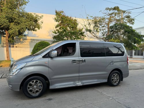 Rental Car Starex ឡានជួល ជាថ្ងៃ ឬអាទិត្យ